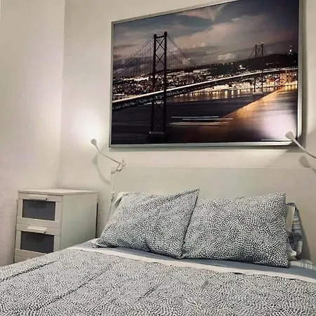 Ideal Flat Near Rossio ליסבון